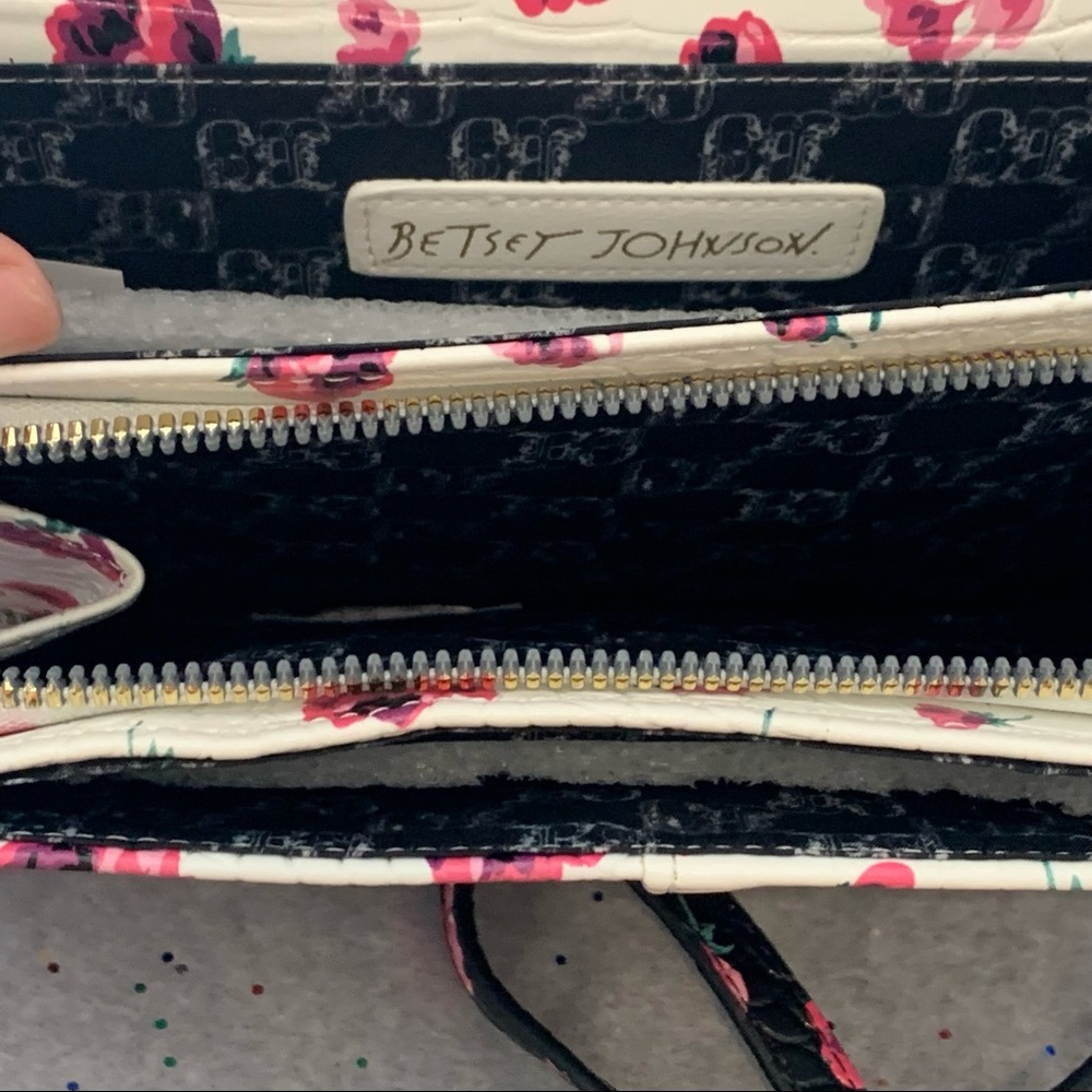 Betsey Johnson Floral Crossbody Wallet Handbag - Picture 9 of 13
